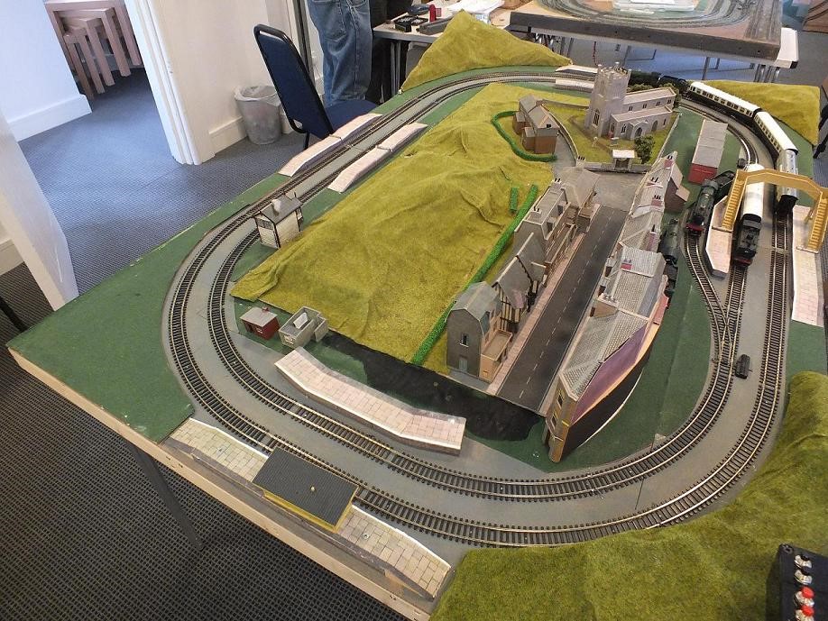 Figure 10: The Folding Board “Barnwood Halt†Figure 10: The Folding Board “Barnwood Haltâ€